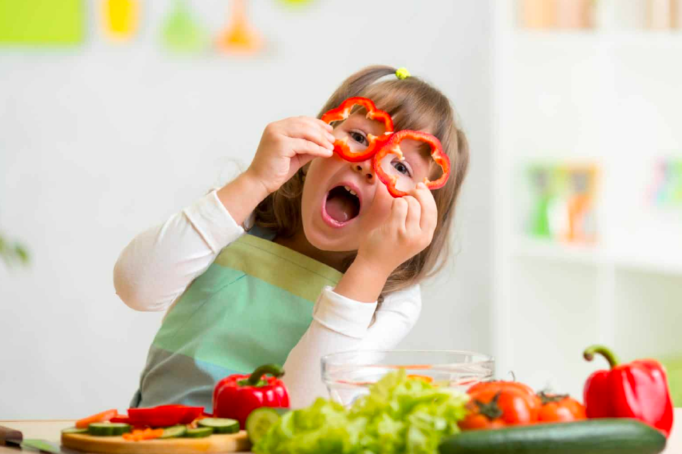 Tara Scully’s Biology Students Provide Virtual Nutrition Lessons to High School Students